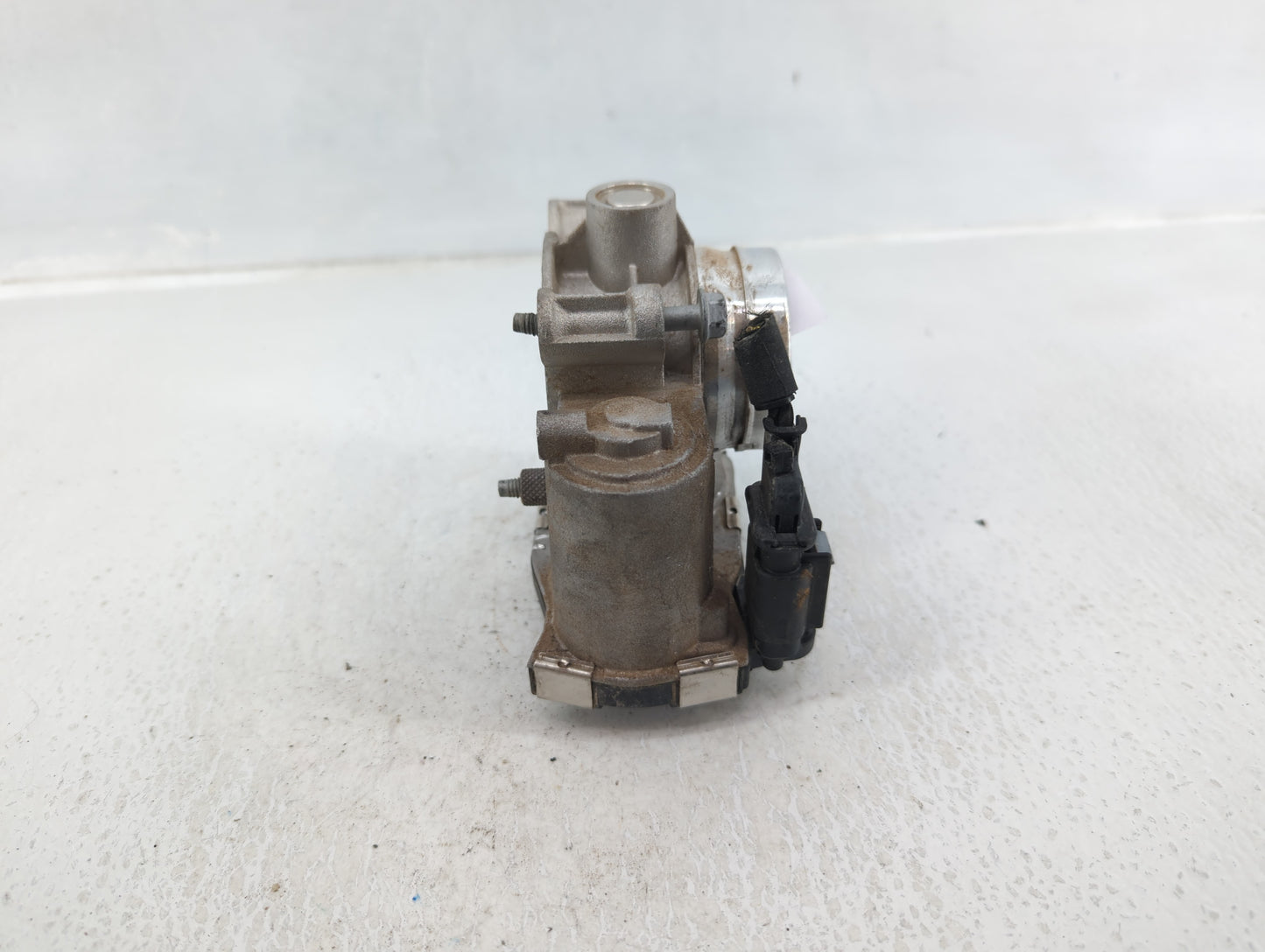 2018-2022 Chevrolet Equinox Throttle Body P/N:12671379AA Fits Fits 2016 2017 2018 2019 2020 2021 2022 OEM Used Auto Parts - 