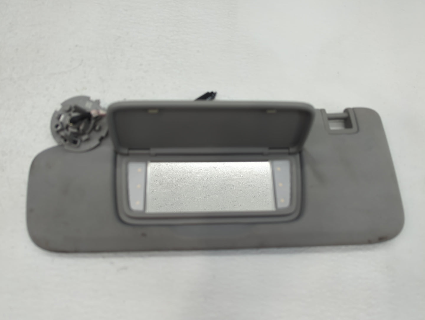2020-2022 Chevrolet Equinox Sun Visor Shade Replacement Driver Left Mirror Fits Fits 2020 2021 2022 OEM Used Auto Parts - Oe