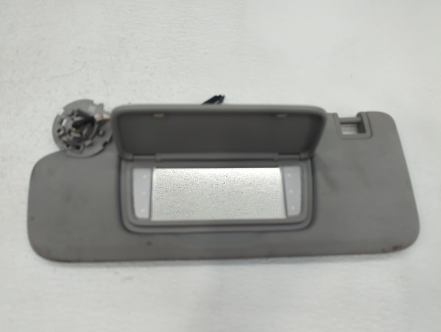 2020-2022 Chevrolet Equinox Sun Visor Shade Replacement Driver Left Mirror Fits Fits 2020 2021 2022 OEM Used Auto Parts - Oe