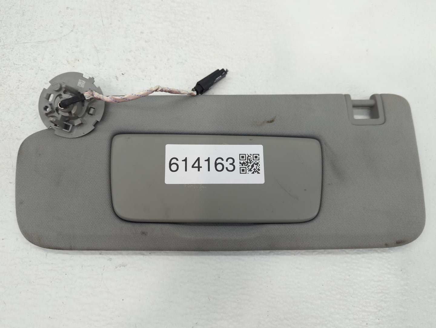 2020-2022 Chevrolet Equinox Sun Visor Shade Replacement Driver Left Mirror Fits Fits 2020 2021 2022 OEM Used Auto Parts - Oe