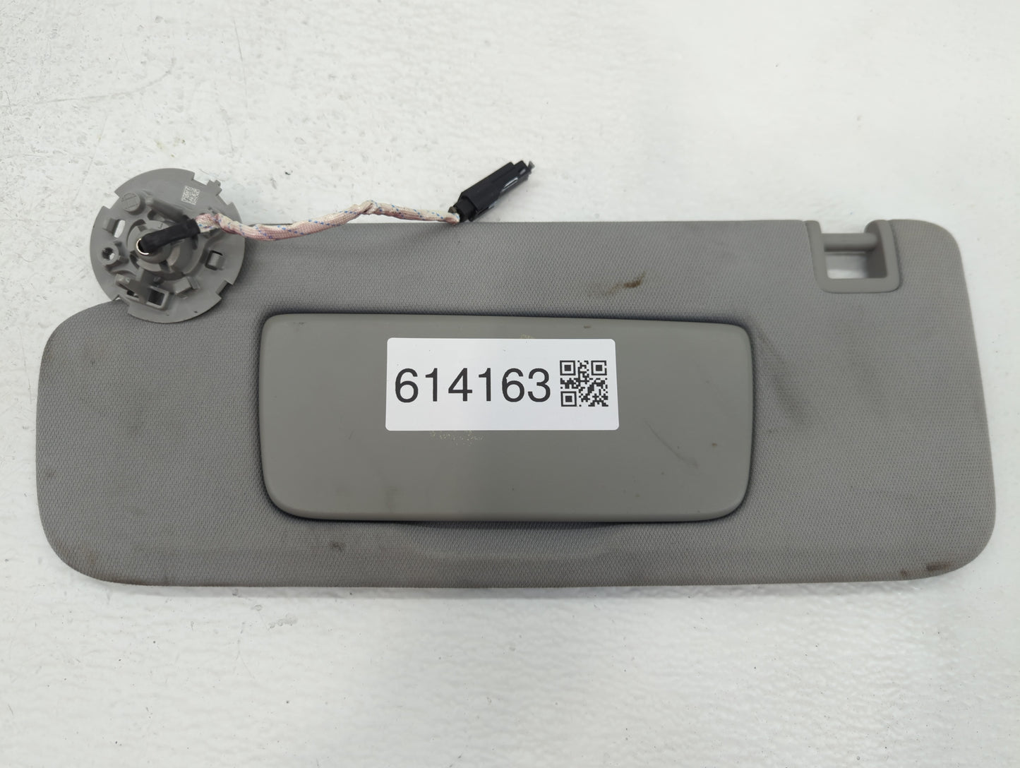 2020-2022 Chevrolet Equinox Sun Visor Shade Replacement Driver Left Mirror Fits Fits 2020 2021 2022 OEM Used Auto Parts - Oe