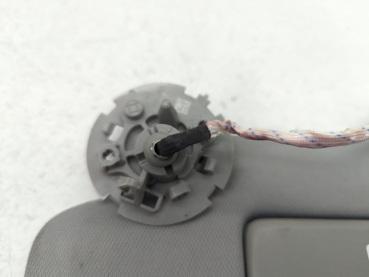 2020-2022 Chevrolet Equinox Sun Visor Shade Replacement Driver Left Mirror Fits Fits 2020 2021 2022 OEM Used Auto Parts - Oe