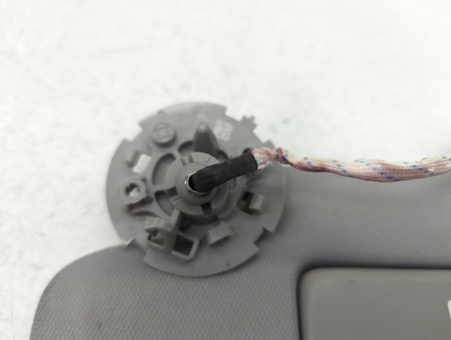 2020-2022 Chevrolet Equinox Sun Visor Shade Replacement Driver Left Mirror Fits Fits 2020 2021 2022 OEM Used Auto Parts - Oe