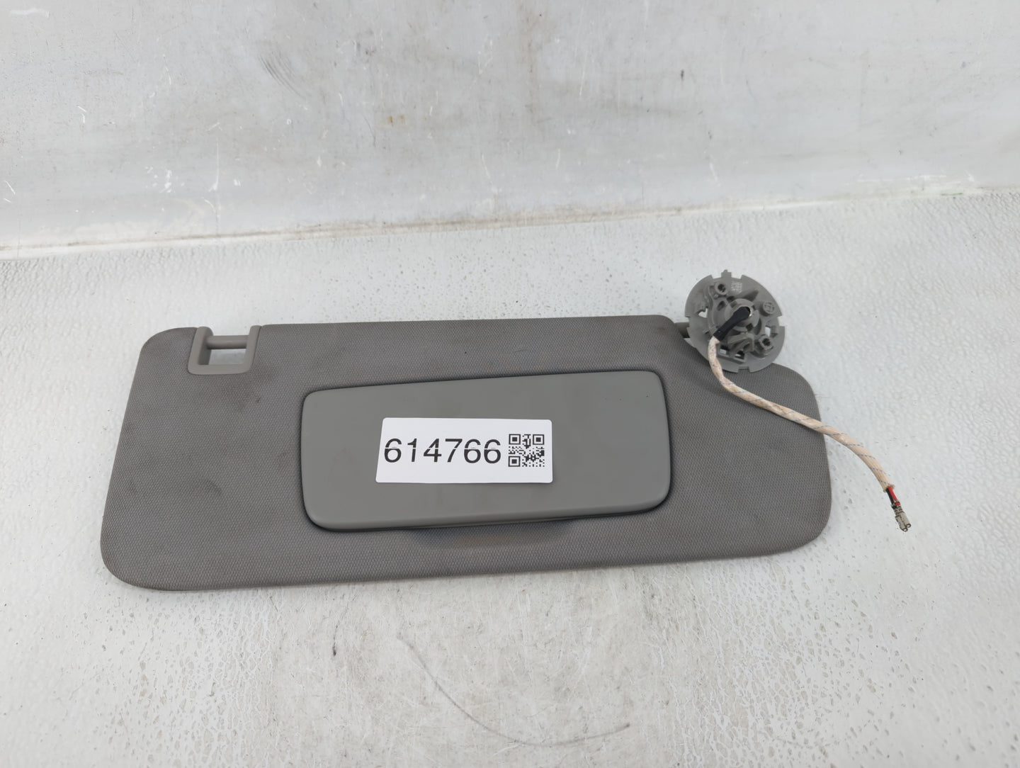 2020-2022 Chevrolet Equinox Sun Visor Shade Replacement Passenger Right Mirror Fits Fits 2020 2021 2022 OEM Used Auto Parts 