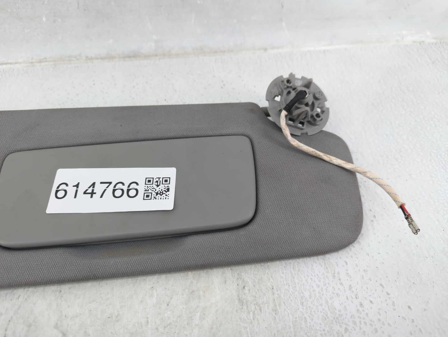 2020-2022 Chevrolet Equinox Sun Visor Shade Replacement Passenger Right Mirror Fits Fits 2020 2021 2022 OEM Used Auto Parts 