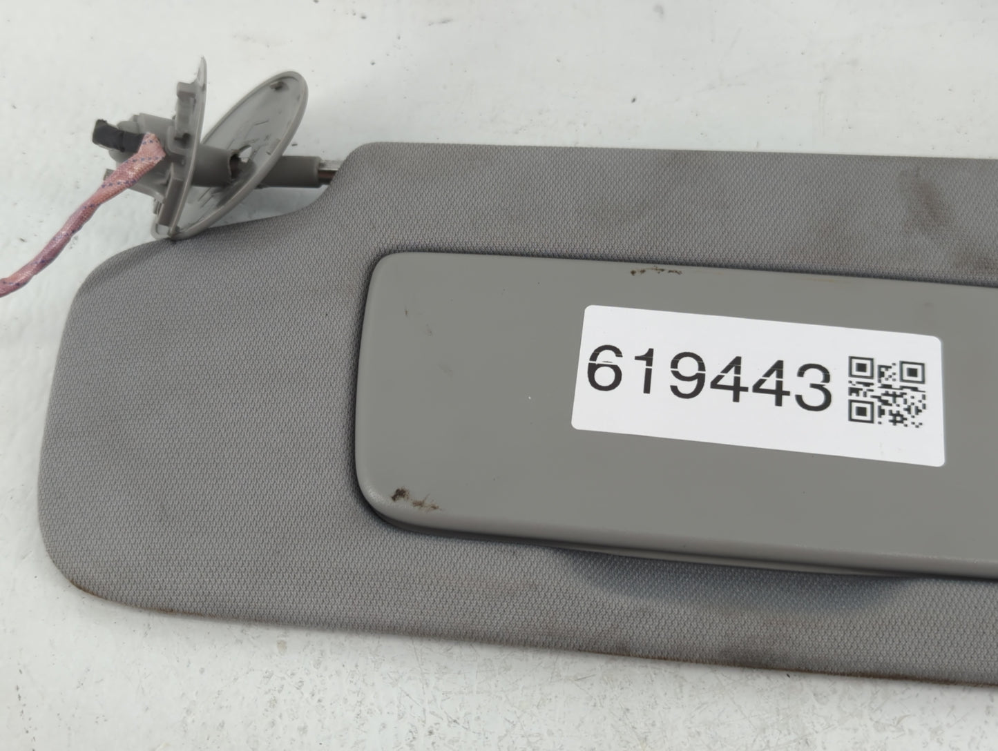 2020-2022 Chevrolet Equinox Sun Visor Shade Replacement Driver Left Mirror Fits Fits 2020 2021 2022 OEM Used Auto Parts - Oe