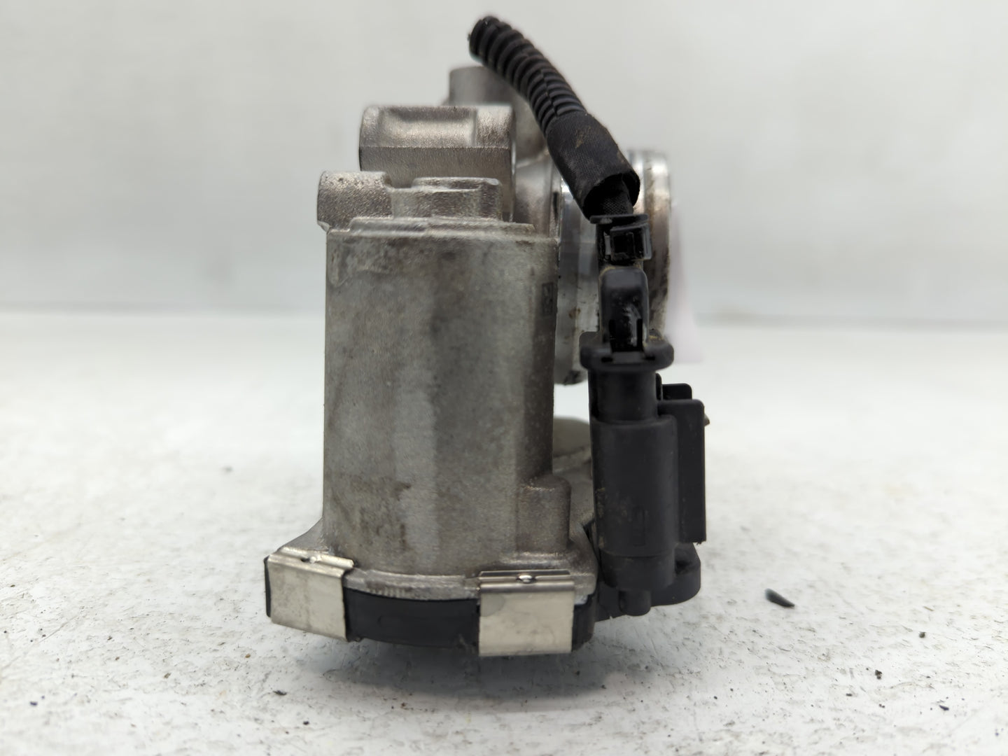 2018-2022 Chevrolet Equinox Throttle Body P/N:12671379AA Fits Fits 2016 2017 2018 2019 2020 2021 2022 OEM Used Auto Parts - 