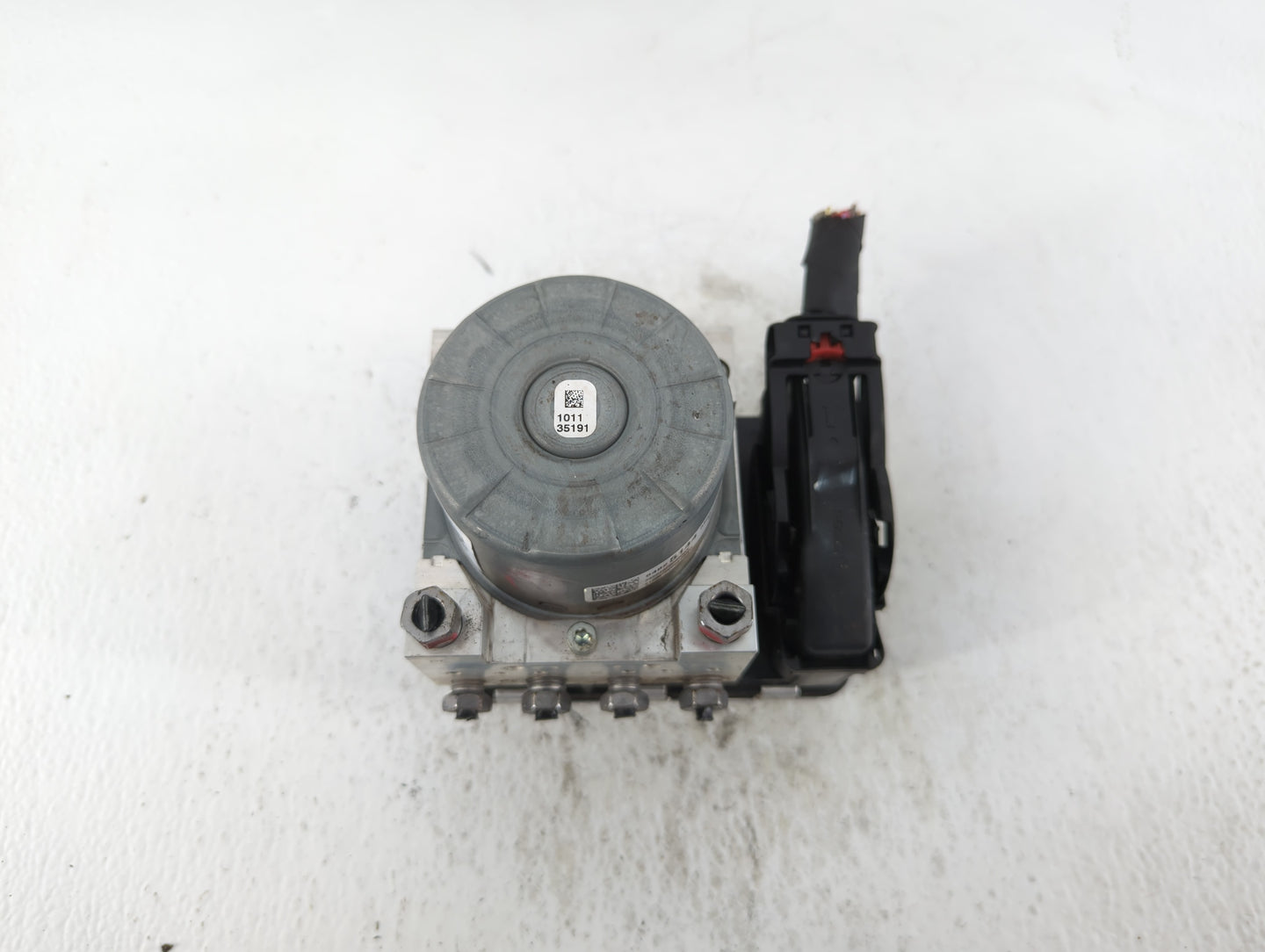 2020-2022 Chevrolet Equinox ABS Pump Control Module Replacement P/N:84825144 Fits Fits 2020 2021 2022 OEM Used Auto Parts - 