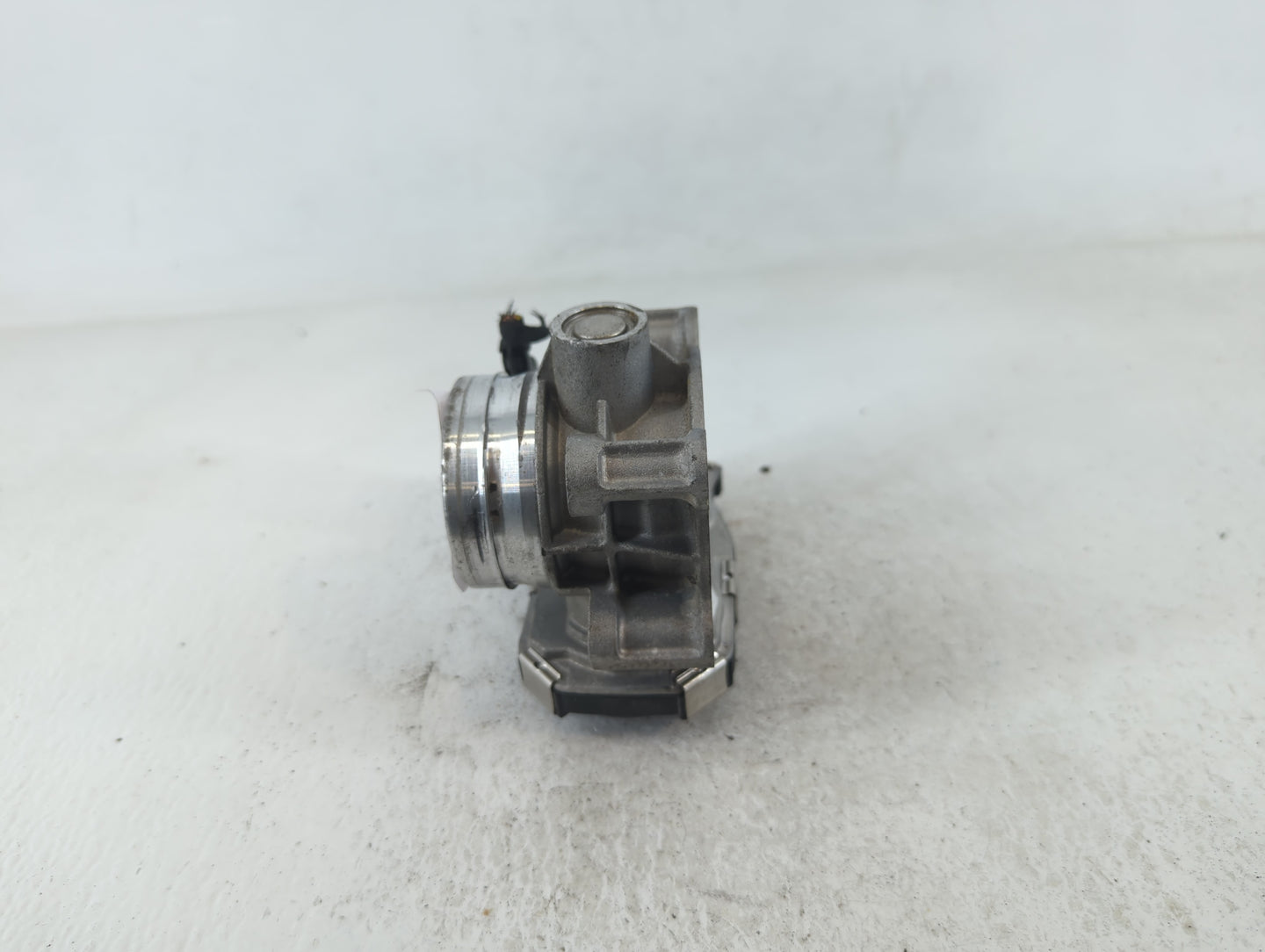 2018-2022 Chevrolet Equinox Throttle Body P/N:12671379AA Fits Fits 2016 2017 2018 2019 2020 2021 2022 OEM Used Auto Parts - 
