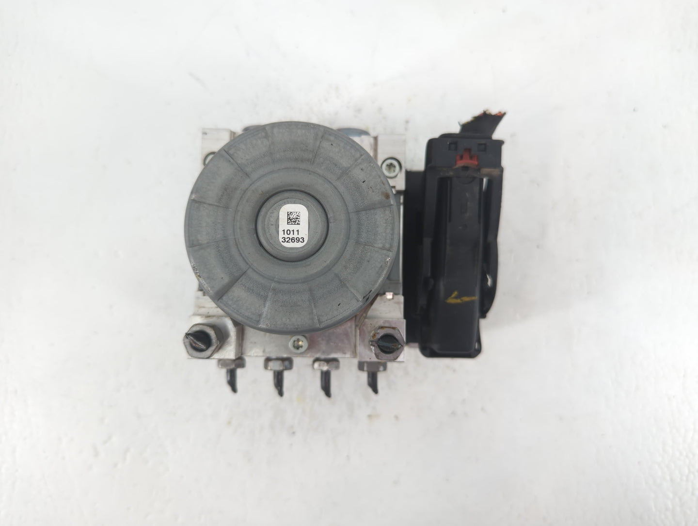 2020-2022 Chevrolet Equinox ABS Pump Control Module Replacement P/N:84825144 Fits Fits 2020 2021 2022 OEM Used Auto Parts - 