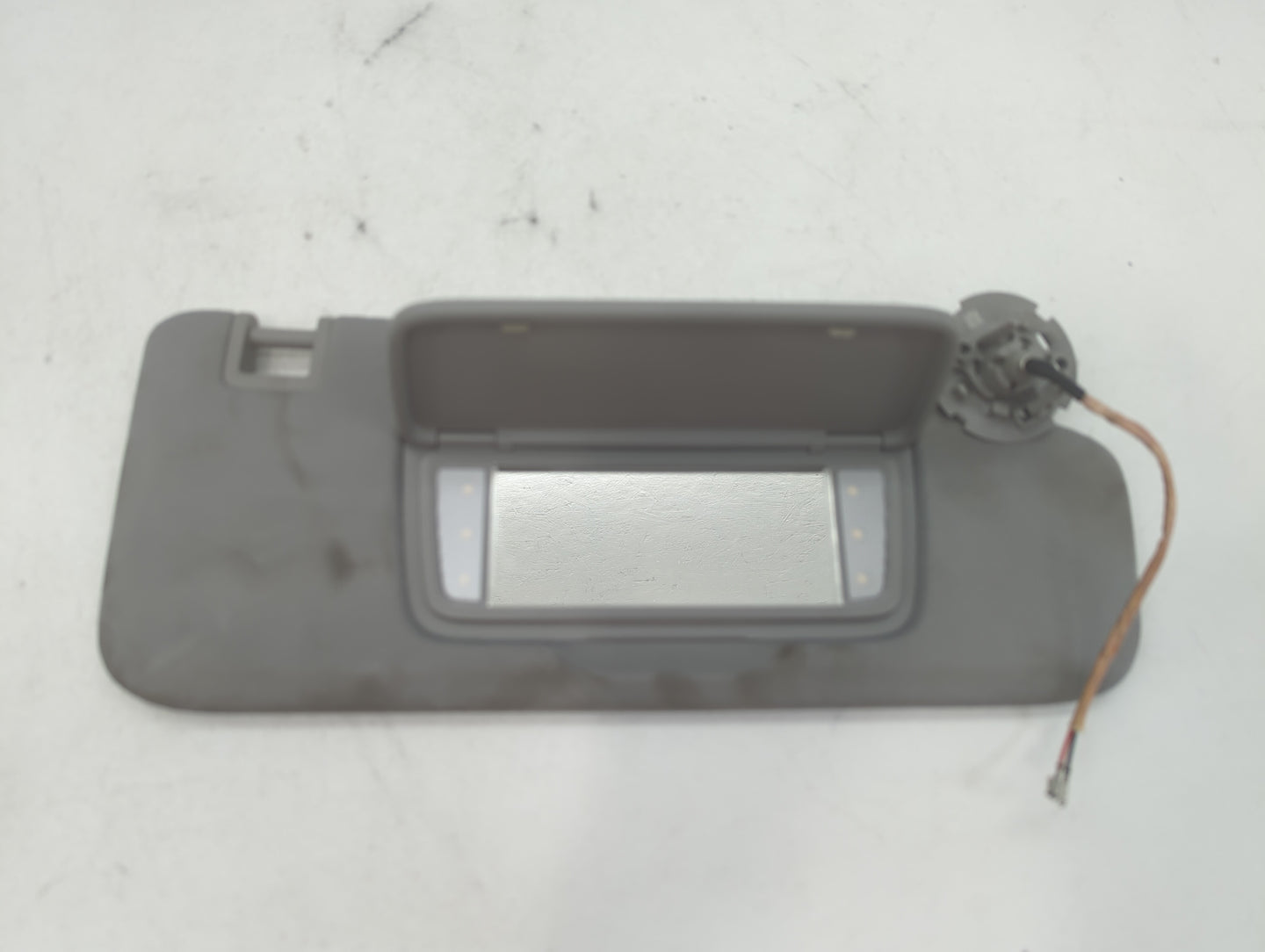 2020-2022 Chevrolet Equinox Sun Visor Shade Replacement Driver Left Mirror Fits Fits 2020 2021 2022 OEM Used Auto Parts - Oe