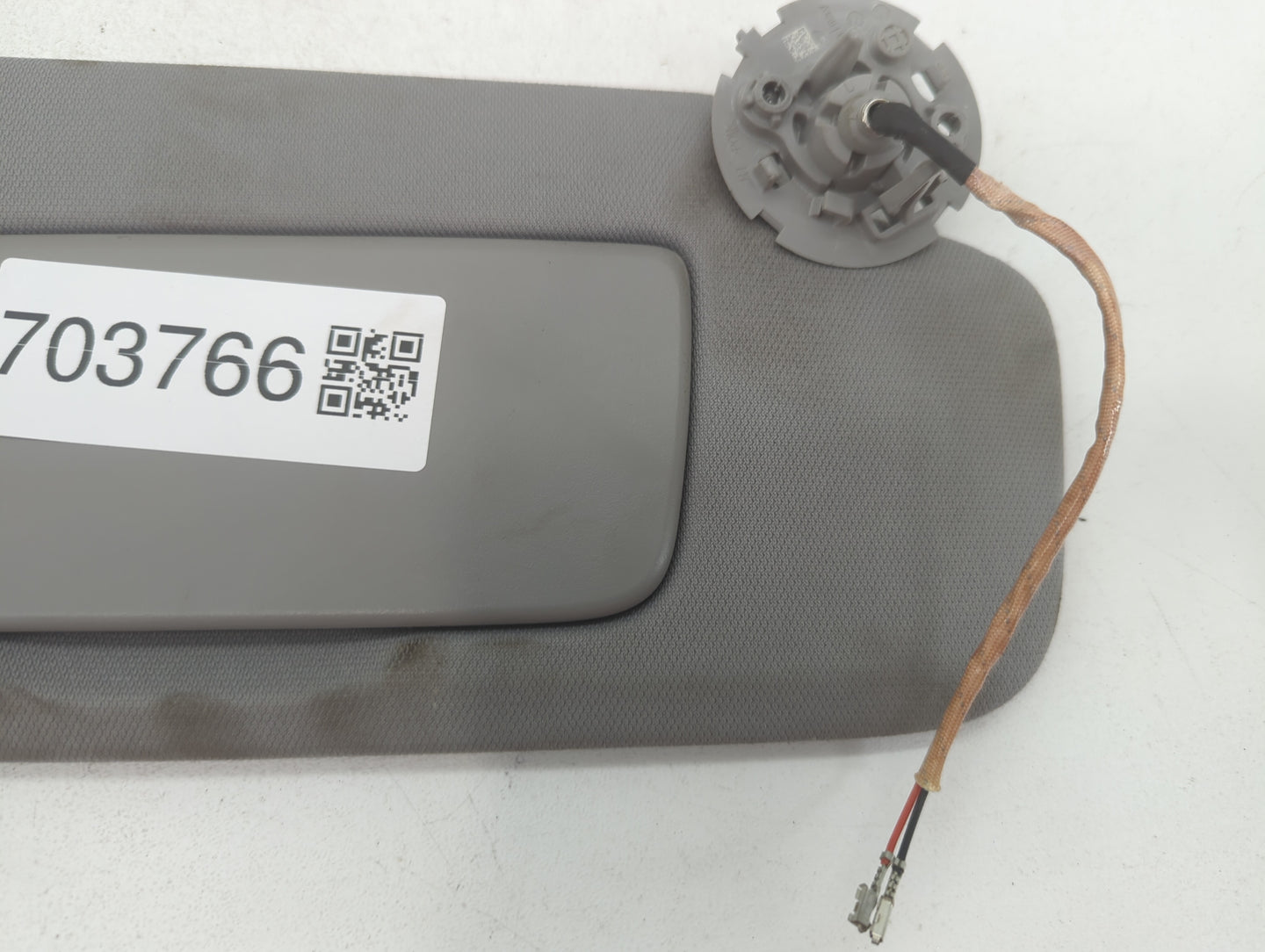 2020-2022 Chevrolet Equinox Sun Visor Shade Replacement Driver Left Mirror Fits Fits 2020 2021 2022 OEM Used Auto Parts - Oe