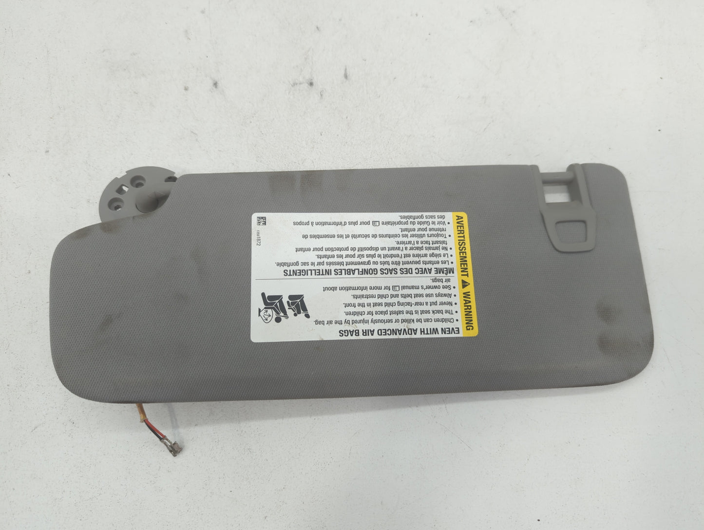 2020-2022 Chevrolet Equinox Sun Visor Shade Replacement Driver Left Mirror Fits Fits 2020 2021 2022 OEM Used Auto Parts - Oe