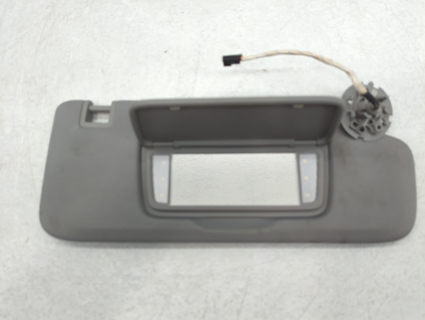 2020-2022 Chevrolet Equinox Sun Visor Shade Replacement Passenger Right Mirror Fits Fits 2020 2021 2022 OEM Used Auto Parts 
