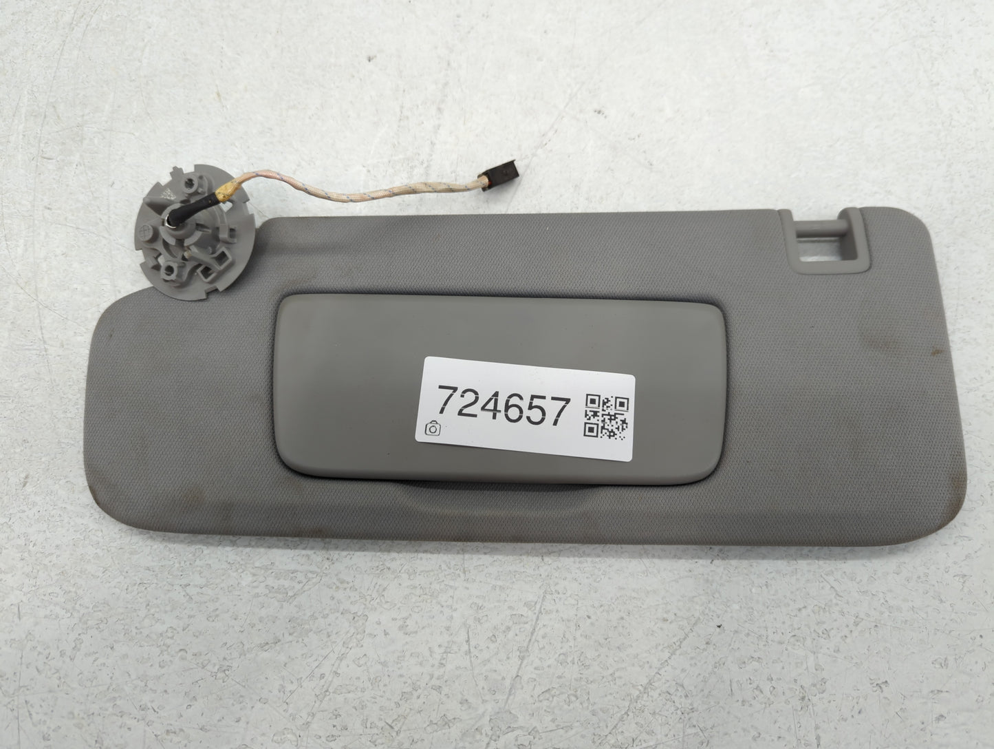 2020-2022 Chevrolet Equinox Sun Visor Shade Replacement Driver Left Mirror Fits Fits 2020 2021 2022 OEM Used Auto Parts - Oe