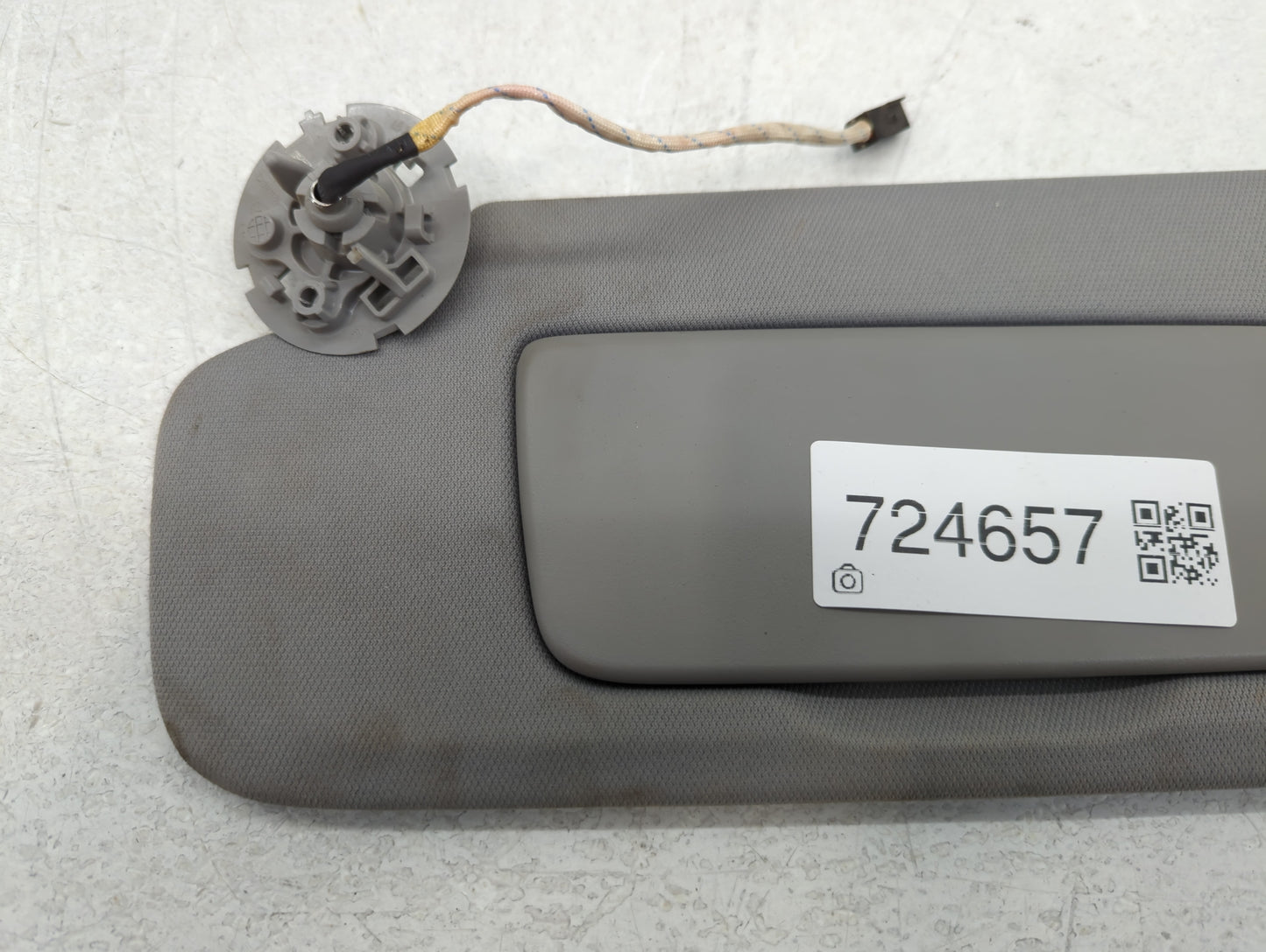 2020-2022 Chevrolet Equinox Sun Visor Shade Replacement Driver Left Mirror Fits Fits 2020 2021 2022 OEM Used Auto Parts - Oe