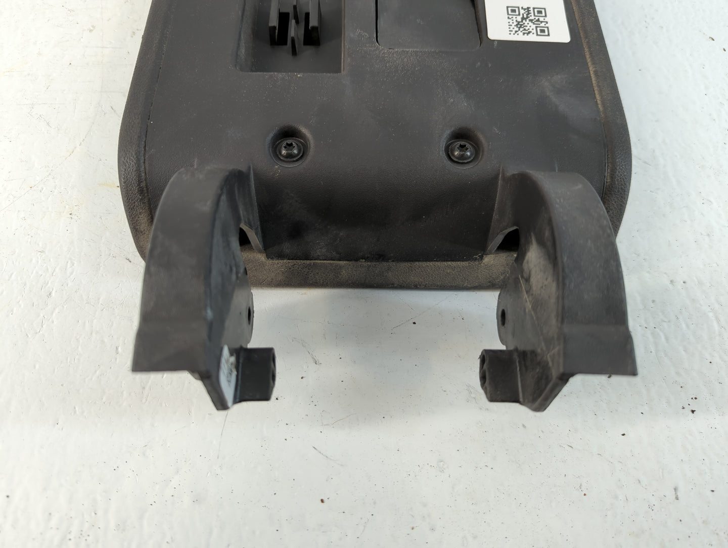 2020 Chevrolet Equinox Center Console Armrest Cover Lid Fits OEM Used Auto Parts - Oemusedautoparts1.com