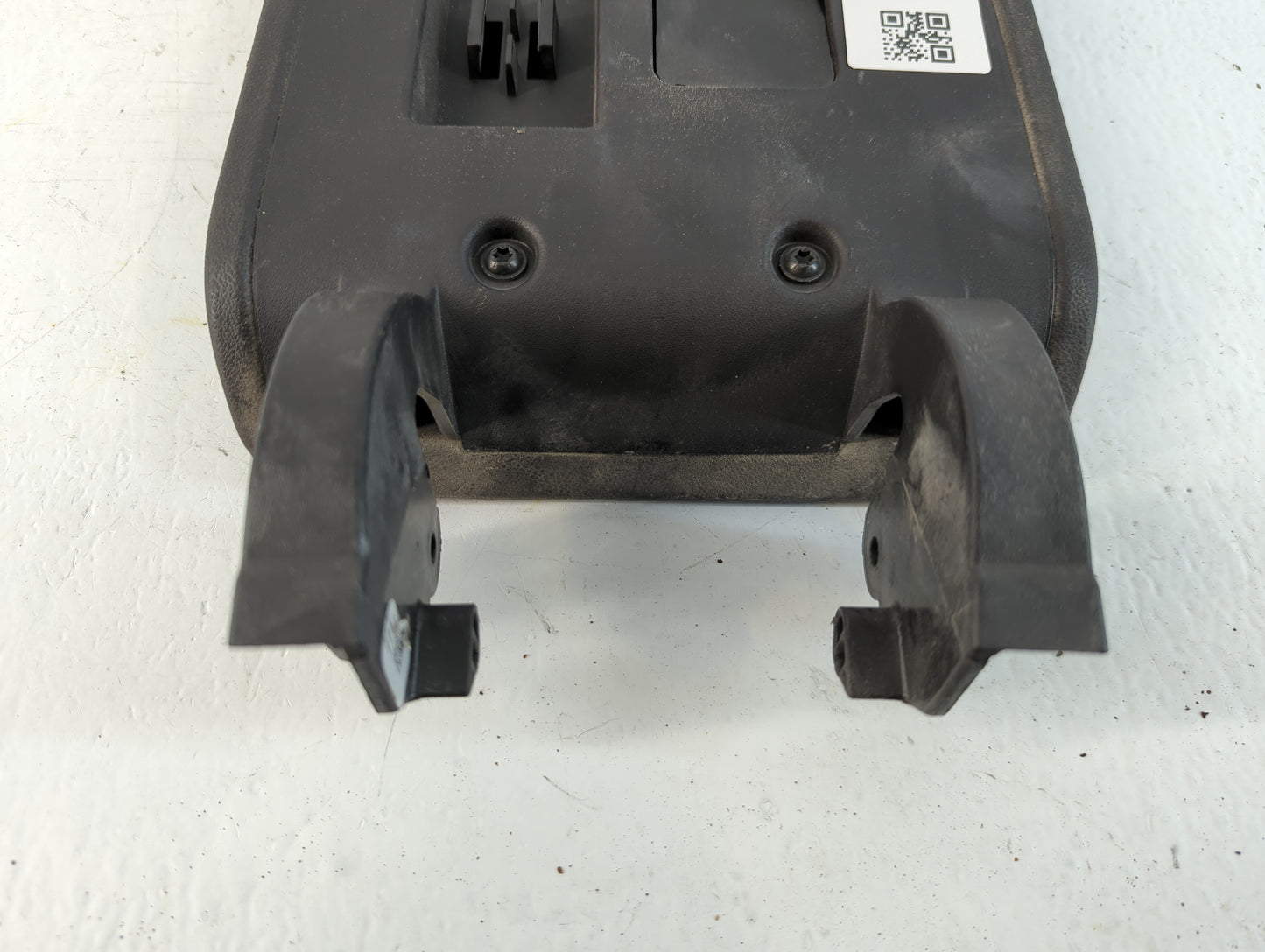 2020 Chevrolet Equinox Center Console Armrest Cover Lid Fits OEM Used Auto Parts - Oemusedautoparts1.com