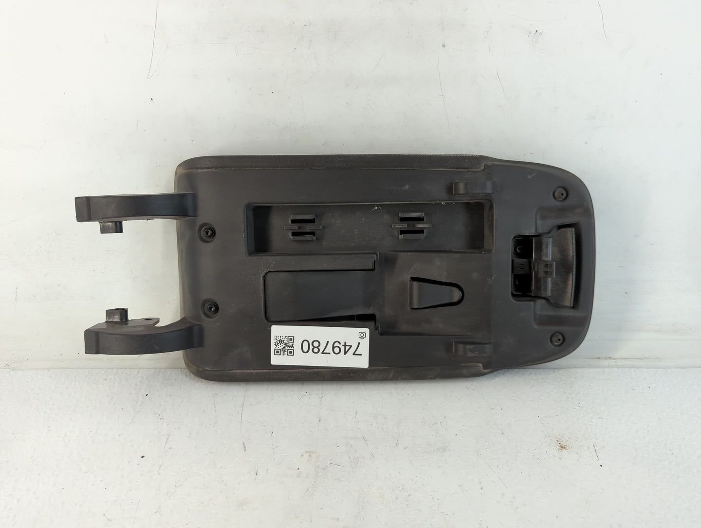 2020 Chevrolet Equinox Center Console Armrest Cover Lid Fits OEM Used Auto Parts - Oemusedautoparts1.com