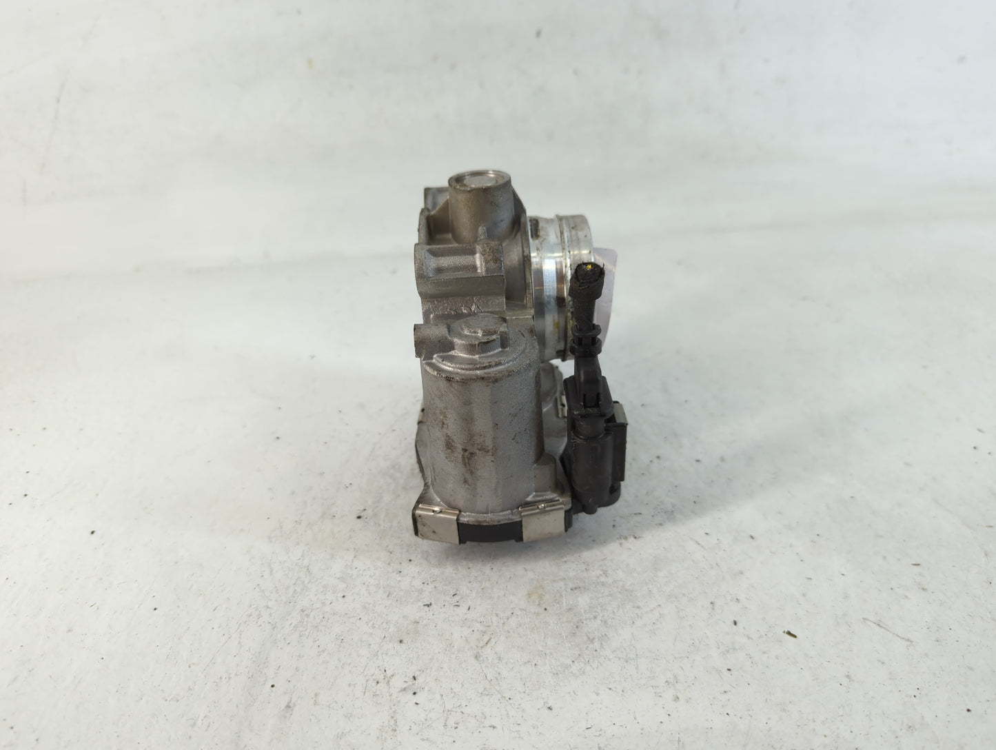 2018-2022 Chevrolet Equinox Throttle Body P/N:12671379AA Fits Fits 2016 2017 2018 2019 2020 2021 2022 OEM Used Auto Parts - 