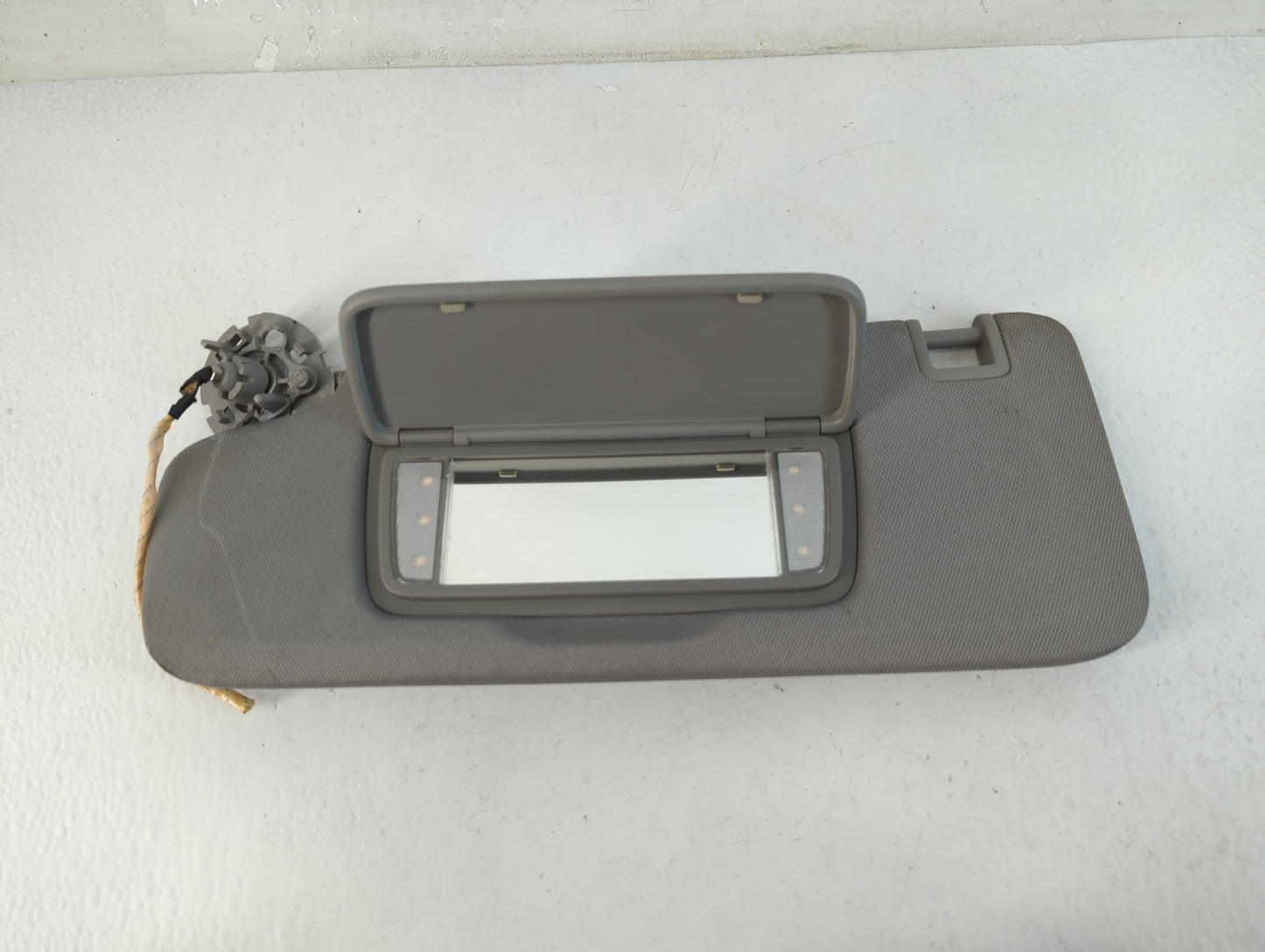 2020-2022 Chevrolet Equinox Sun Visor Shade Replacement Driver Left Mirror Fits Fits 2020 2021 2022 OEM Used Auto Parts - Oe