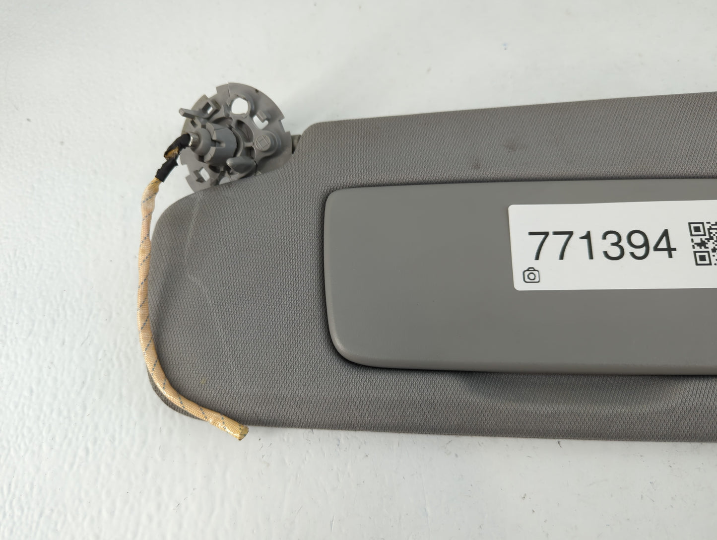 2020-2022 Chevrolet Equinox Sun Visor Shade Replacement Driver Left Mirror Fits Fits 2020 2021 2022 OEM Used Auto Parts - Oe