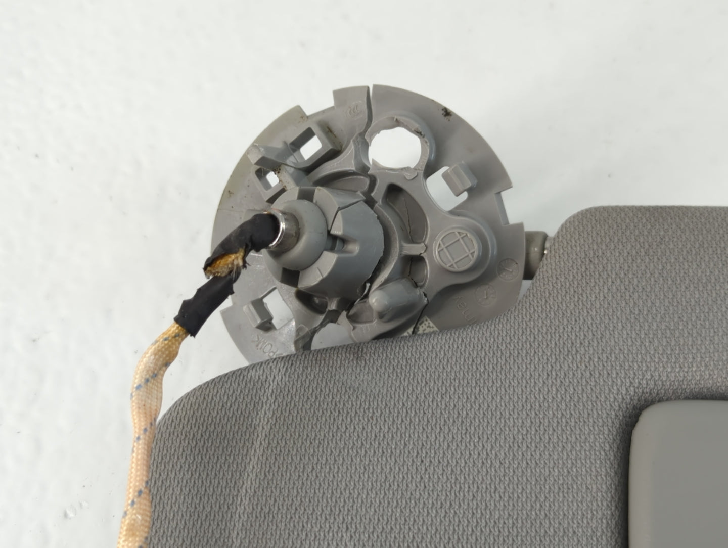 2020-2022 Chevrolet Equinox Sun Visor Shade Replacement Driver Left Mirror Fits Fits 2020 2021 2022 OEM Used Auto Parts - Oe