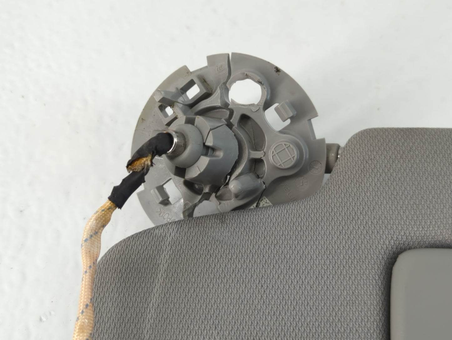 2020-2022 Chevrolet Equinox Sun Visor Shade Replacement Driver Left Mirror Fits Fits 2020 2021 2022 OEM Used Auto Parts - Oe