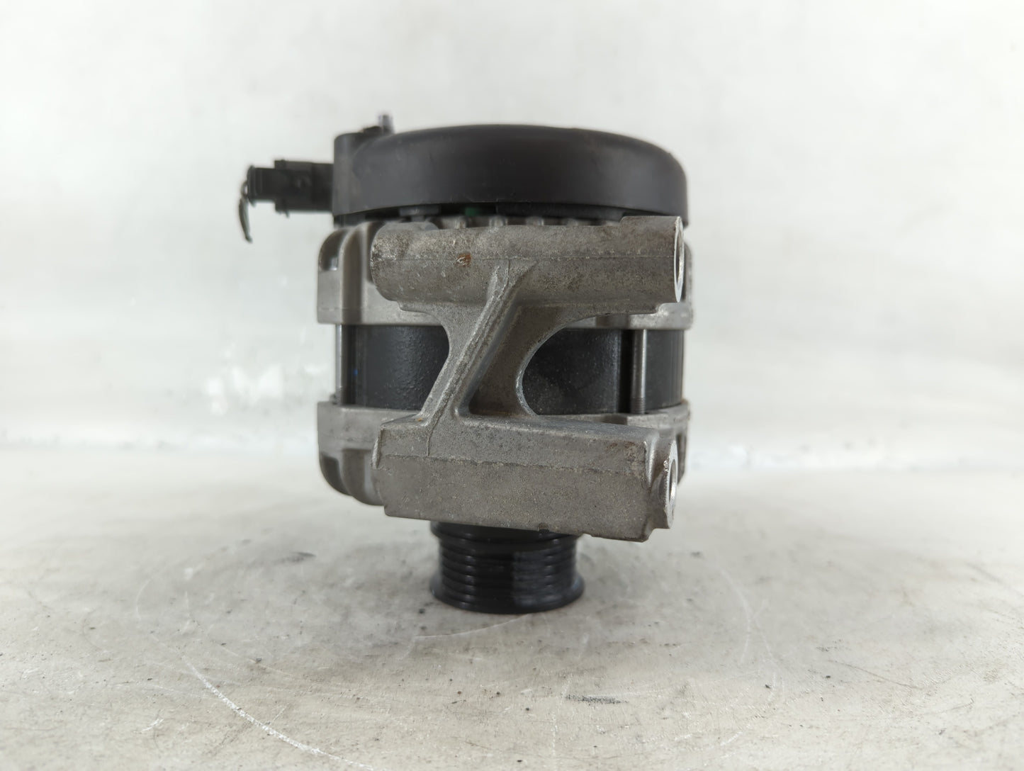 2018-2020 Chevrolet Equinox Alternator Replacement Generator Charging Assembly Engine OEM P/N:0 126 312 193 13535007 Fits OE