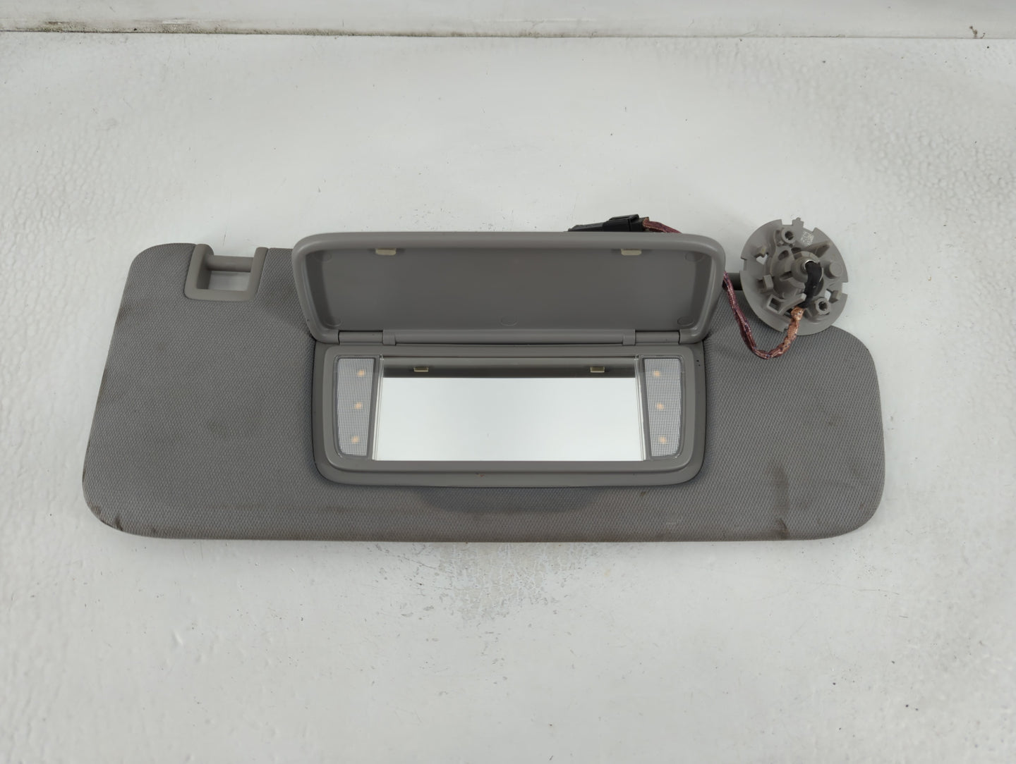 2020-2022 Chevrolet Equinox Sun Visor Shade Replacement Passenger Right Mirror Fits Fits 2020 2021 2022 OEM Used Auto Parts 