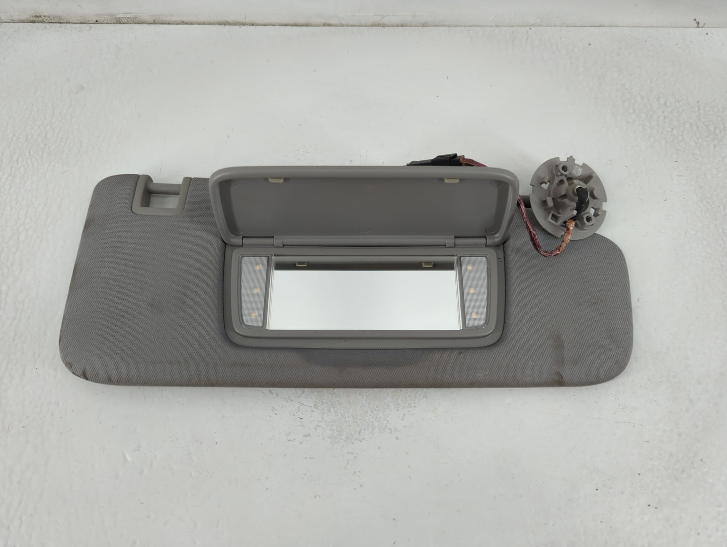 2020-2022 Chevrolet Equinox Sun Visor Shade Replacement Passenger Right Mirror Fits Fits 2020 2021 2022 OEM Used Auto Parts 