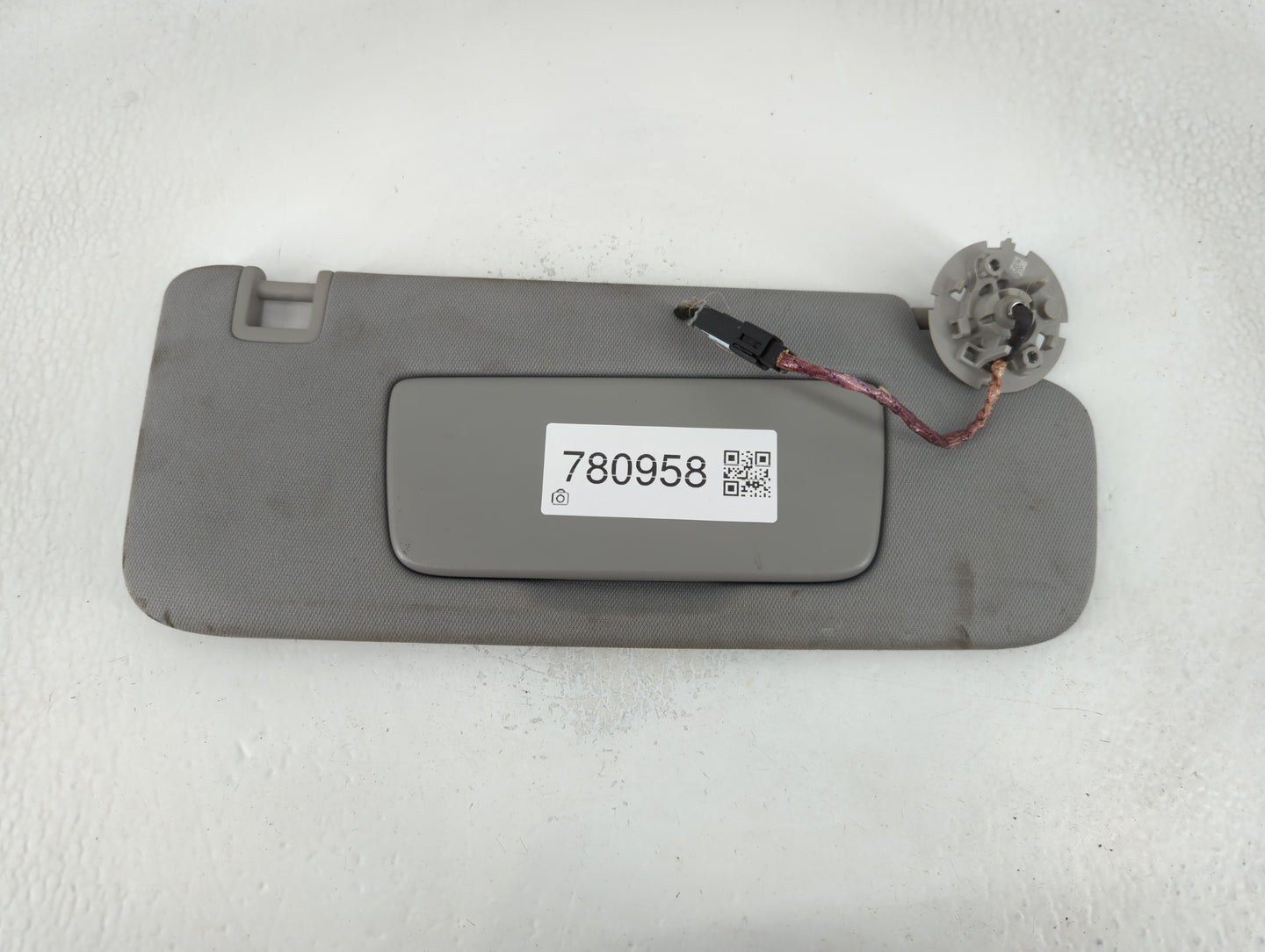 2020-2022 Chevrolet Equinox Sun Visor Shade Replacement Passenger Right Mirror Fits Fits 2020 2021 2022 OEM Used Auto Parts 