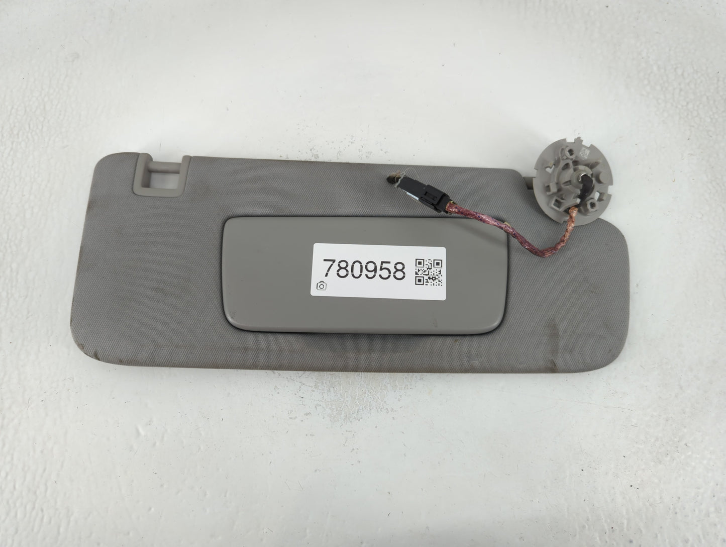 2020-2022 Chevrolet Equinox Sun Visor Shade Replacement Passenger Right Mirror Fits Fits 2020 2021 2022 OEM Used Auto Parts 