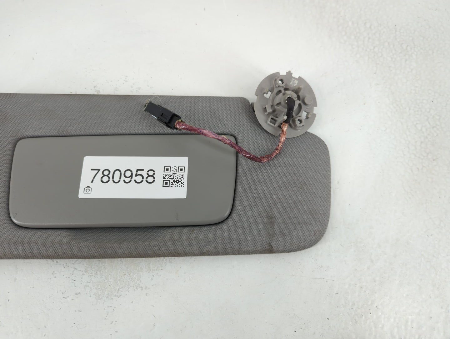 2020-2022 Chevrolet Equinox Sun Visor Shade Replacement Passenger Right Mirror Fits Fits 2020 2021 2022 OEM Used Auto Parts 