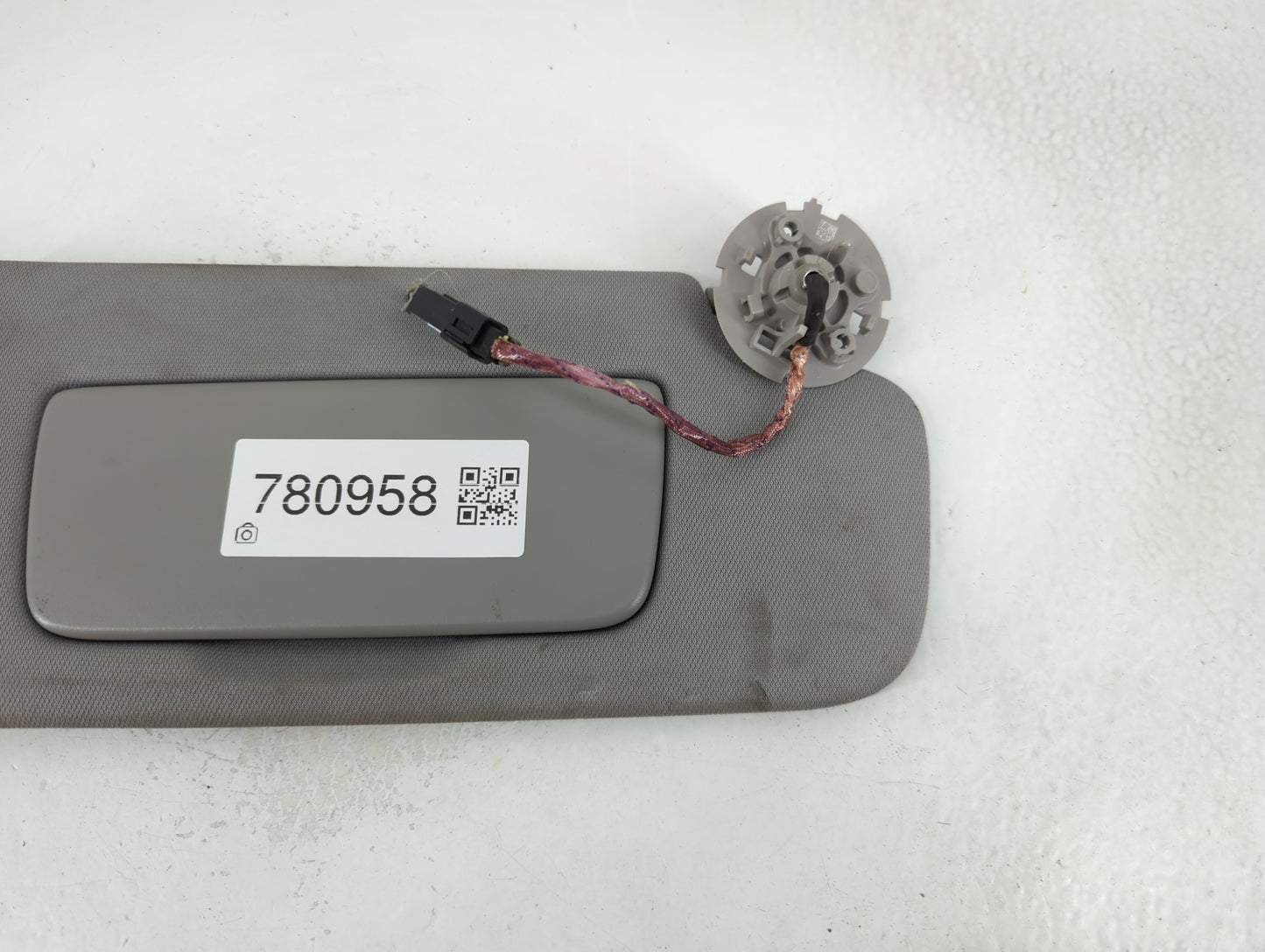 2020-2022 Chevrolet Equinox Sun Visor Shade Replacement Passenger Right Mirror Fits Fits 2020 2021 2022 OEM Used Auto Parts 