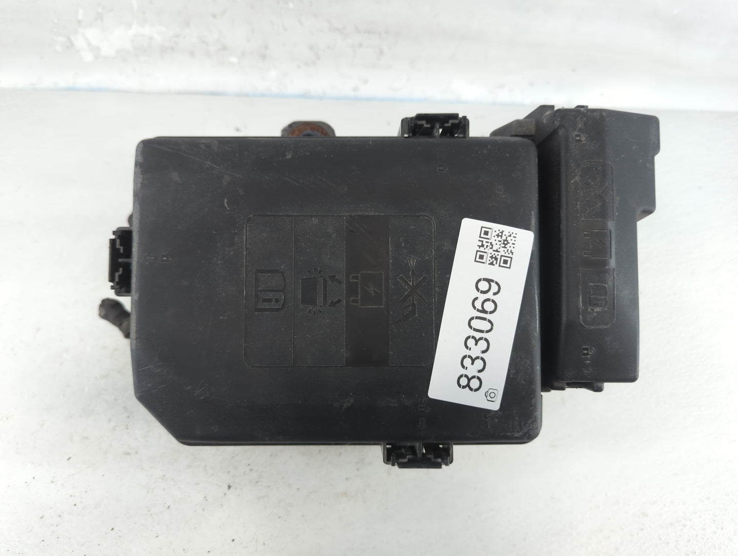 2018-2022 Chevrolet Equinox Fusebox Fuse Box Panel Relay Module P/N:84809671 Fits Fits 2018 2019 2020 2021 2022 OEM Used Aut