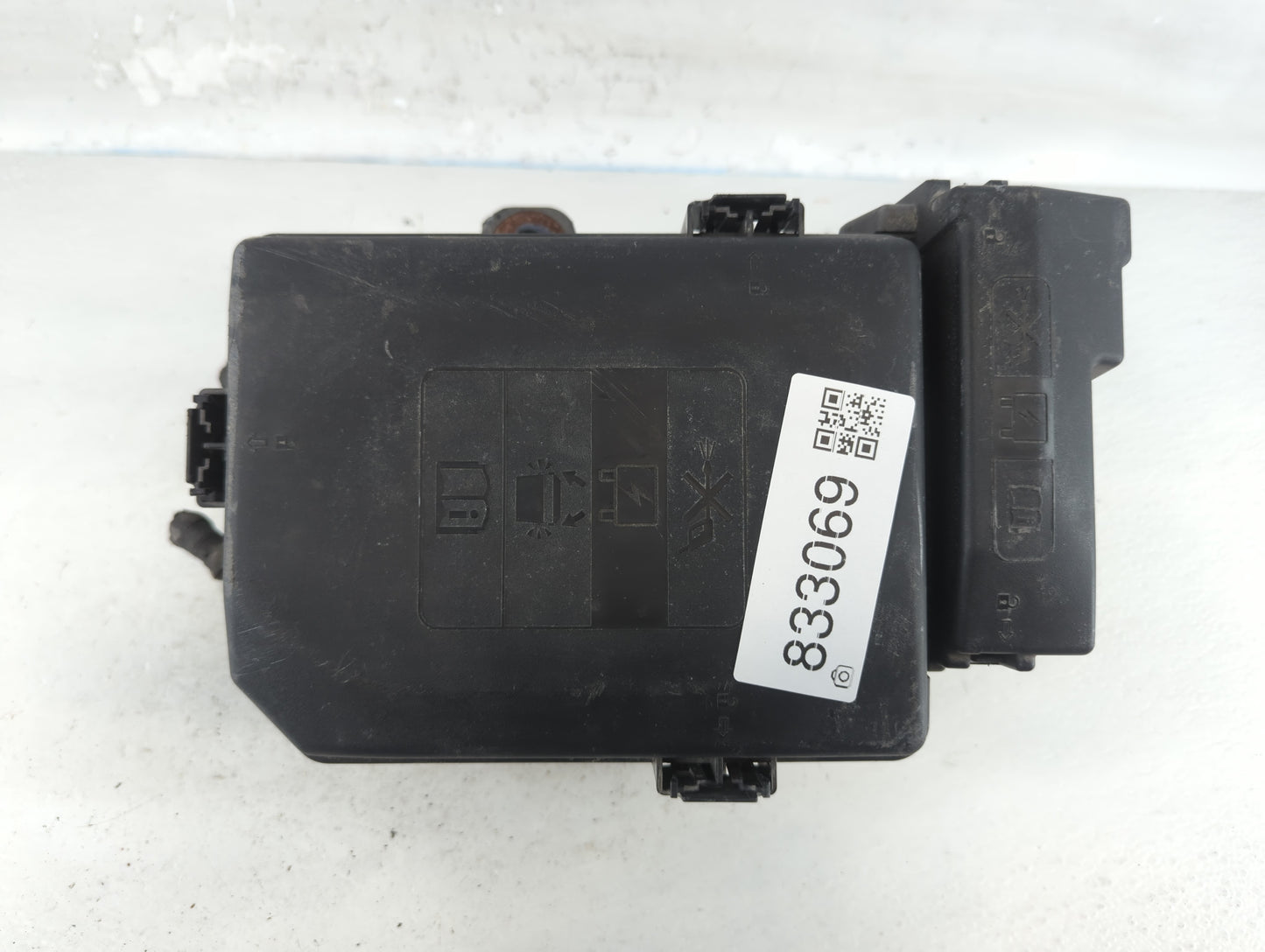 2018-2022 Chevrolet Equinox Fusebox Fuse Box Panel Relay Module P/N:84809671 Fits Fits 2018 2019 2020 2021 2022 OEM Used Aut