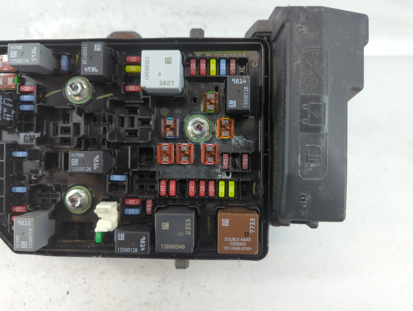 2018-2022 Chevrolet Equinox Fusebox Fuse Box Panel Relay Module P/N:84809671 Fits Fits 2018 2019 2020 2021 2022 OEM Used Aut