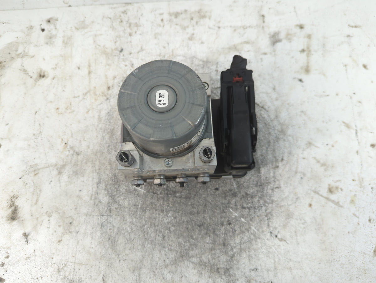 2020 Chevrolet Equinox Anti-Lock Brake ABS Pump Module Actuator OEM P/N:84825144 Fits Fits 2021 OEM Used Auto Parts - Oemuse