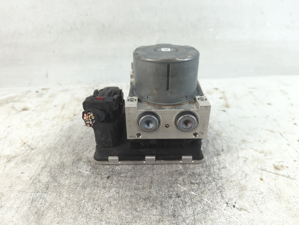 2020 Chevrolet Equinox Anti-Lock Brake ABS Pump Module Actuator OEM P/N:84825144 Fits Fits 2021 OEM Used Auto Parts - Oemuse
