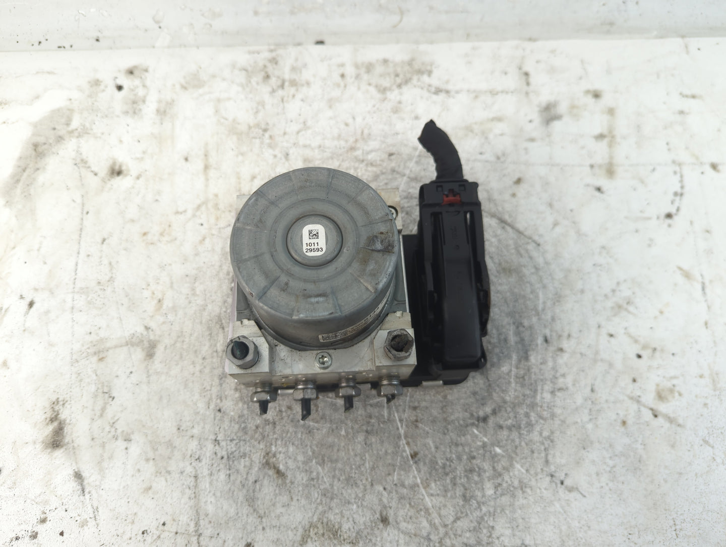 2020-2022 Chevrolet Equinox ABS Pump Control Module Replacement P/N:84825144 84715330 Fits Fits 2020 2021 2022 OEM Used Auto