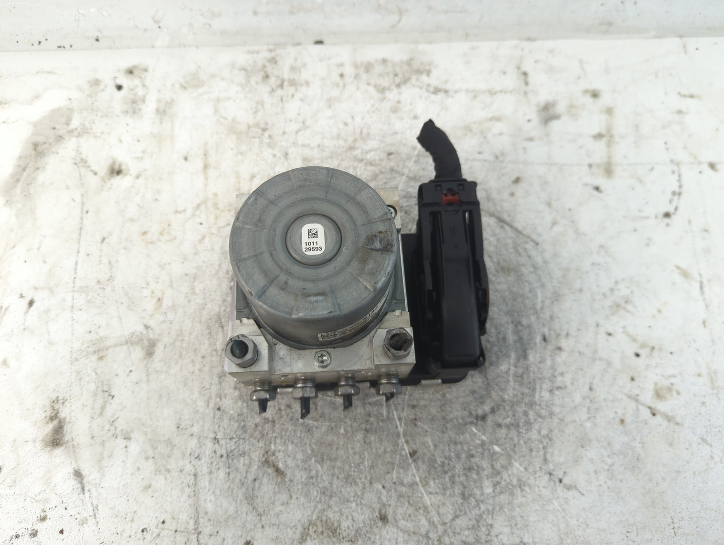 2020-2022 Chevrolet Equinox ABS Pump Control Module Replacement P/N:84825144 84715330 Fits Fits 2020 2021 2022 OEM Used Auto
