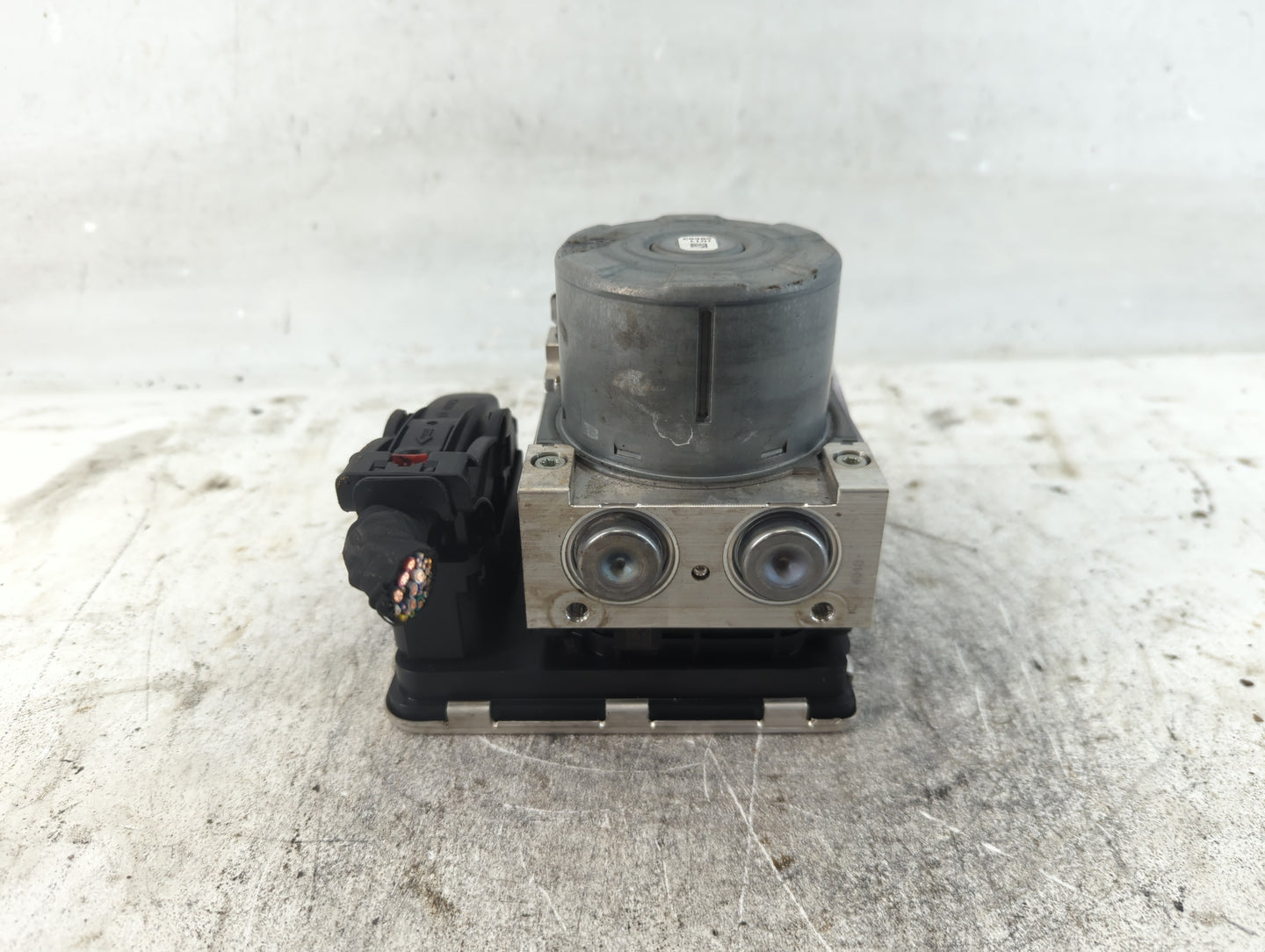 2020-2022 Chevrolet Equinox ABS Pump Control Module Replacement P/N:84825144 84715330 Fits Fits 2020 2021 2022 OEM Used Auto