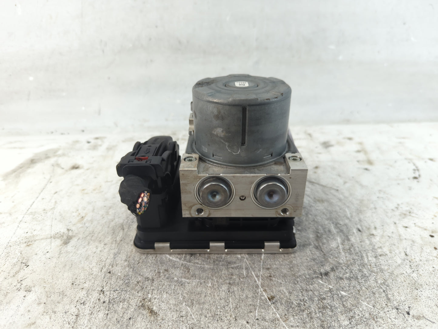 2020-2022 Chevrolet Equinox ABS Pump Control Module Replacement P/N:84825144 84715330 Fits Fits 2020 2021 2022 OEM Used Auto