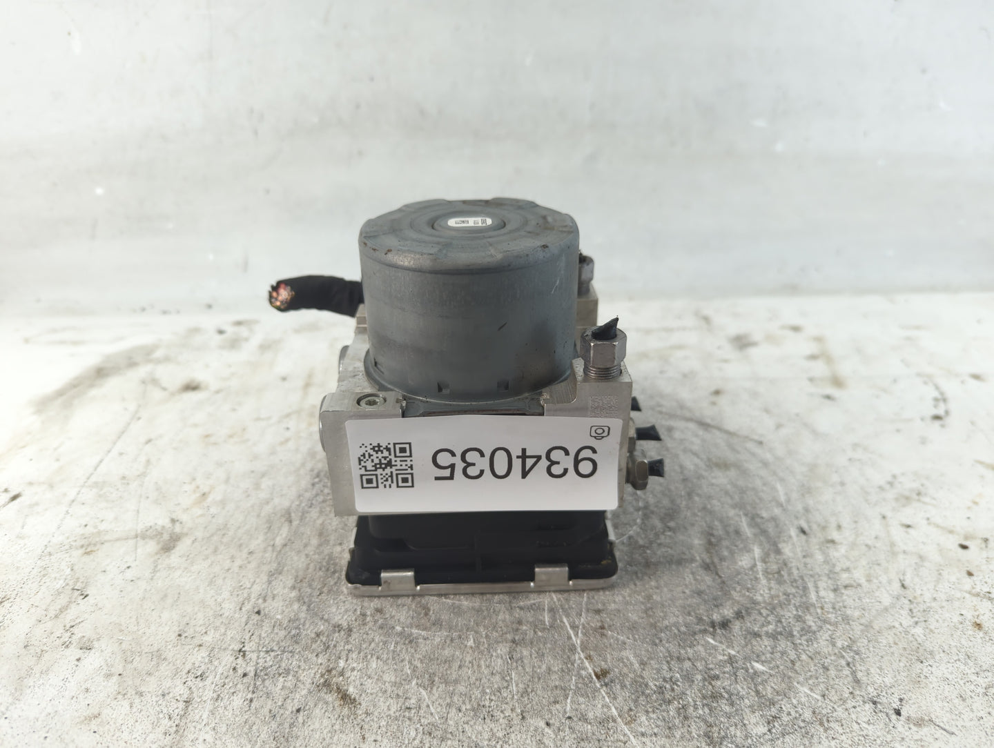 2020-2022 Chevrolet Equinox ABS Pump Control Module Replacement P/N:84825144 84715330 Fits Fits 2020 2021 2022 OEM Used Auto