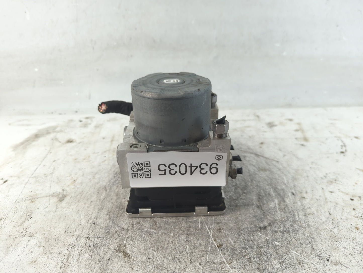 2020-2022 Chevrolet Equinox ABS Pump Control Module Replacement P/N:84825144 84715330 Fits Fits 2020 2021 2022 OEM Used Auto