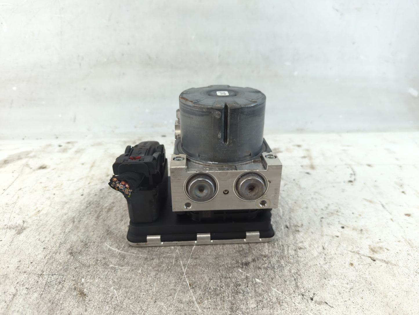 2020-2022 Chevrolet Equinox ABS Pump Control Module Replacement P/N:84715330 Fits Fits 2020 2021 2022 OEM Used Auto Parts - 
