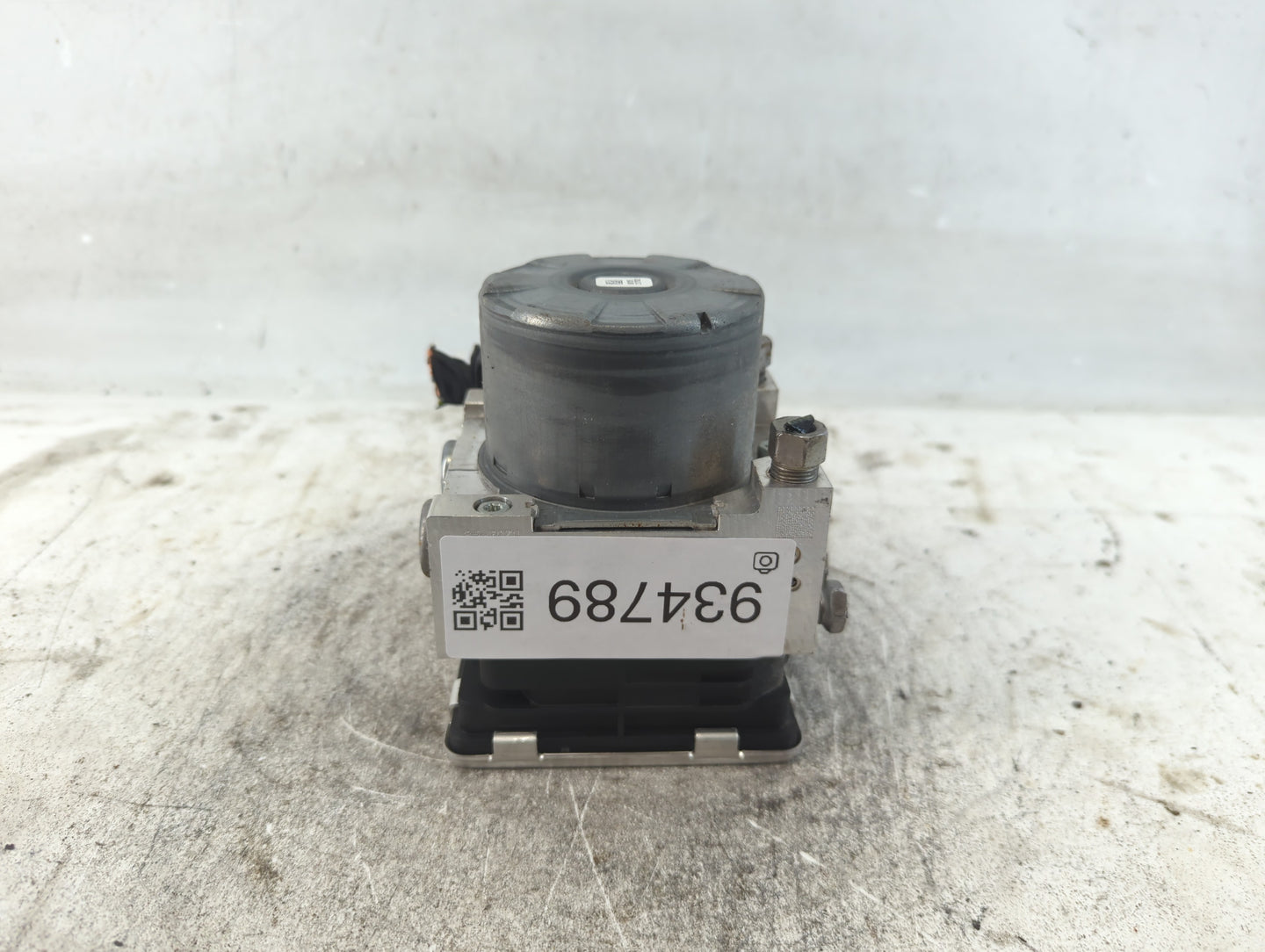 2020-2022 Chevrolet Equinox ABS Pump Control Module Replacement P/N:84715330 Fits Fits 2020 2021 2022 OEM Used Auto Parts - 