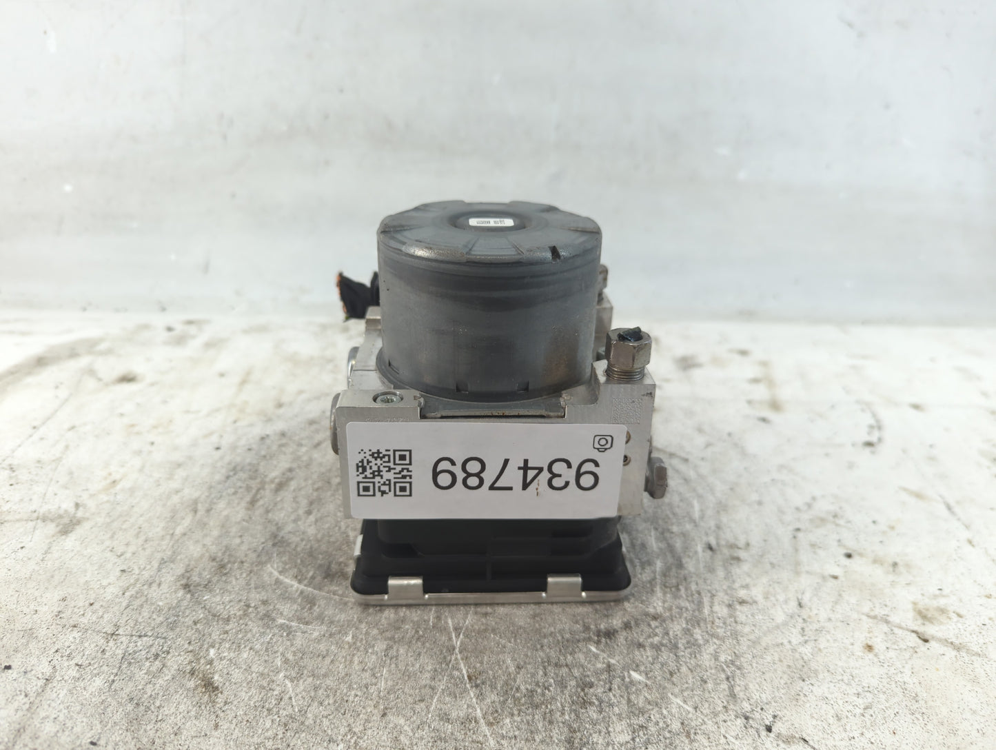 2020-2022 Chevrolet Equinox ABS Pump Control Module Replacement P/N:84715330 Fits Fits 2020 2021 2022 OEM Used Auto Parts - 