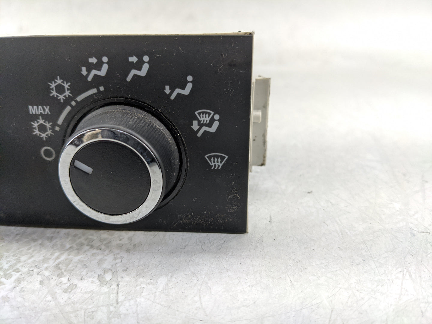 2008-2021 Chevrolet Express 2500 Climate Control Module Temperature AC/Heater Replacement Fits OEM Used Auto Parts - Oemused